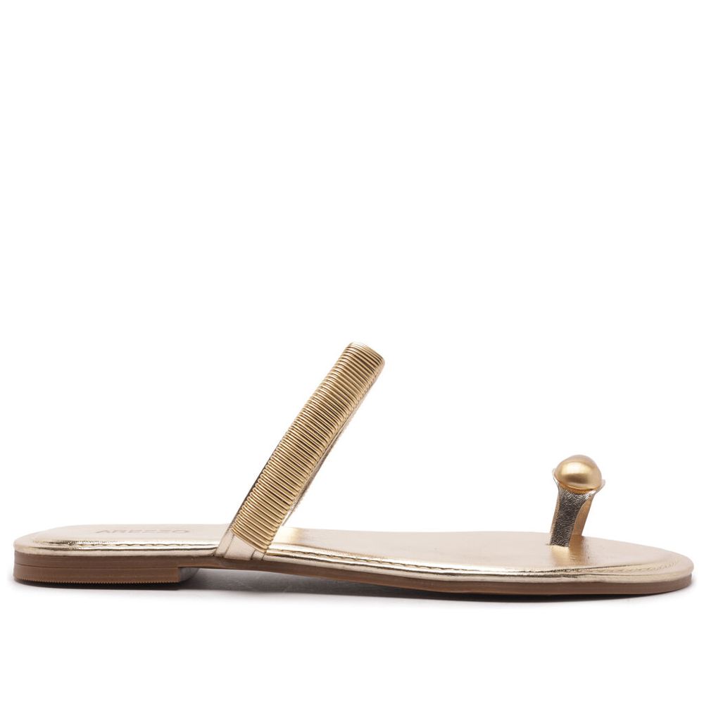 sandalia-arezzo-rasteira-dourada-dedeira-metal-organico-1 sandalia-arezzo-rasteira-dourada-dedeira-metal-organico-1