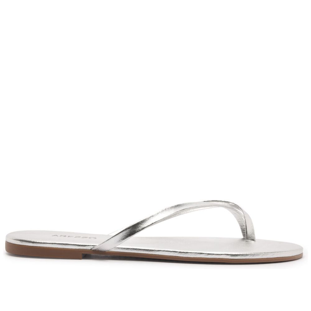 sandalia-arezzo-flat-prateada-tiras-finas-cruzadas-1